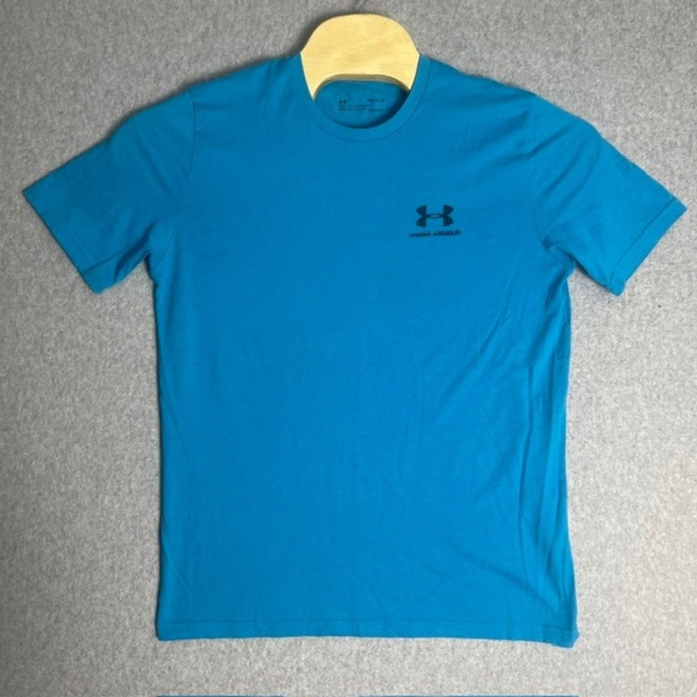 Under Armour Heatgear Men's Blue Short Sleeve Athletic Shirt Size Medium‎